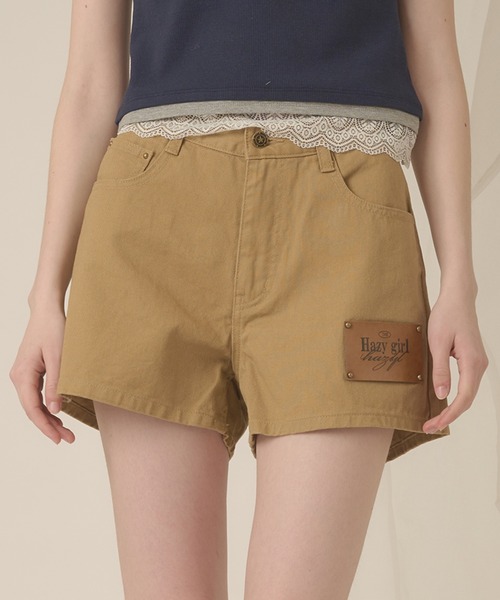hazyl(ヘイジル)の「hazy patch short pants / ヘイジーパッチショートパンツ(その他パンツ・レディース・ブラック/ベージュ・MEDIUM/SMALL)」の1枚目の写真