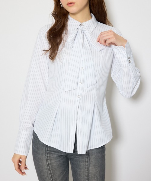 rienda(リエンダ)の「ウエストシェイプボウタイシャツ 春服 夏服(シャツ/ブラウス・レディース・ライトブルー/ブラック系その他/ホワイト系その他・FREE)」の2枚目の写真