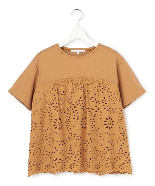 23区 S(ニジュウサンクチイサイサイズ)の「カットワークエンブロイダリー スカラップヘム トップス(Tシャツ/カットソー・レディース・ブラック系/黄土色系/ダークブラウン系/ホワイト系・32)」の17枚目の写真