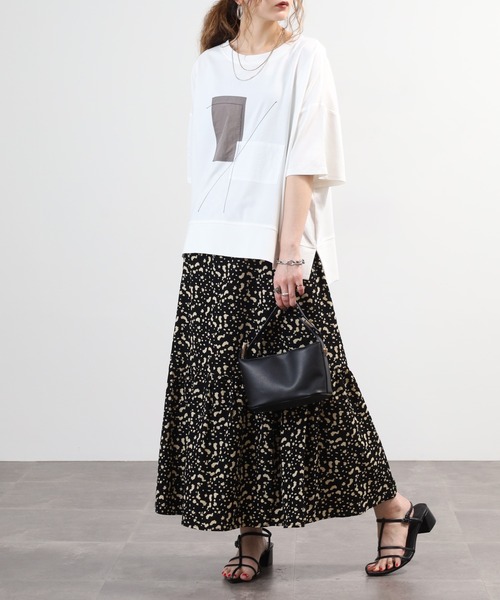 BRODIAEA(ブローディア)の「BRODIAEA スクエアデザインオーバーサイズ半袖カットソー(Tシャツ/カットソー・レディース・オフホワイト/ブラック・40)」の3枚目の写真