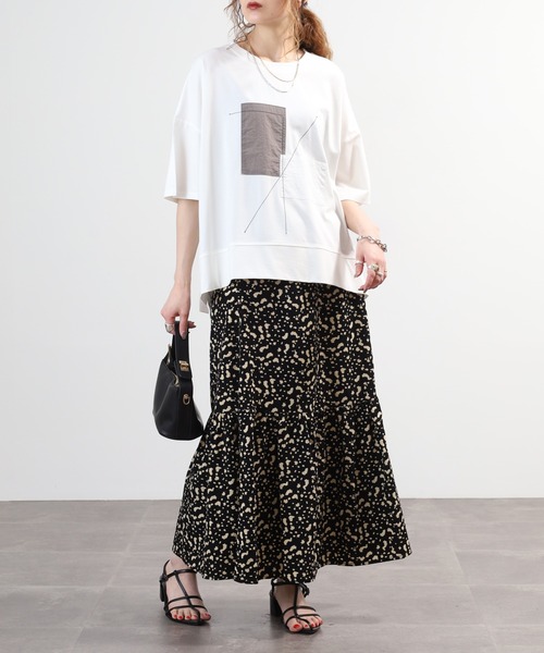 BRODIAEA(ブローディア)の「BRODIAEA スクエアデザインオーバーサイズ半袖カットソー(Tシャツ/カットソー・レディース・オフホワイト/ブラック・40)」の4枚目の写真