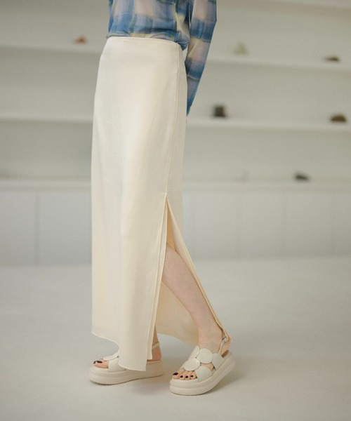 LAULEN(ローレン)の「deep side slit satin long skirt /サイドスリットサテンロングスカート(スカート・レディース・ブラウン/アイボリー/ブラック・FREE)」の1枚目の写真