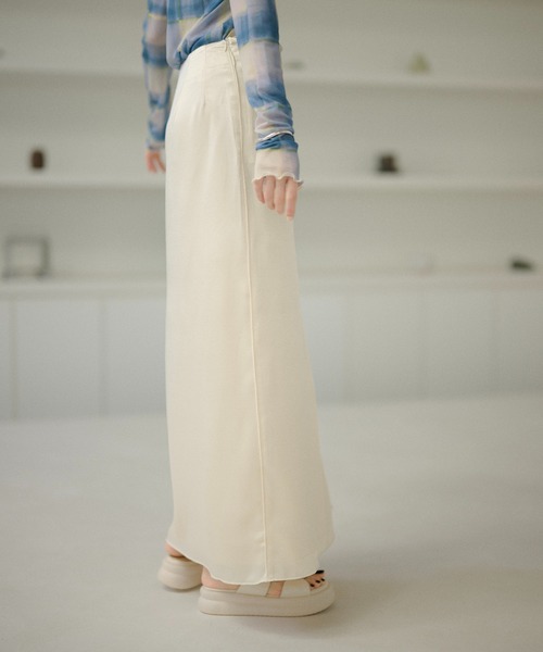 LAULEN(ローレン)の「deep side slit satin long skirt /サイドスリットサテンロングスカート(スカート・レディース・ブラウン/アイボリー/ブラック・FREE)」の7枚目の写真