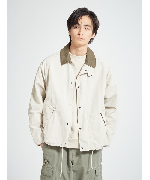 Barbour(バブアー)の「【Barbour】transport nylon casual jacket(ナイロンジャケット・メンズ・ライトベージュ/ブラック・38/40/36)」の2枚目の写真