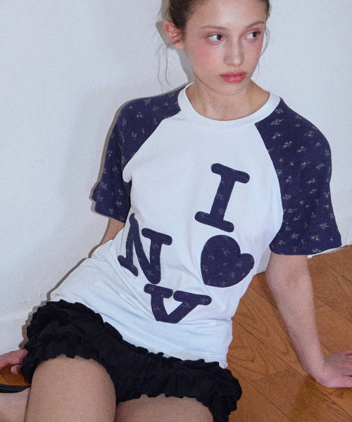 ROGIN N ROSIE(ロギンエンロージー)の「NY Flower Point Ragian T-Shirt Navy(Tシャツ/カットソー・レディース・その他・SMALL/MEDIUM)」の2枚目の写真