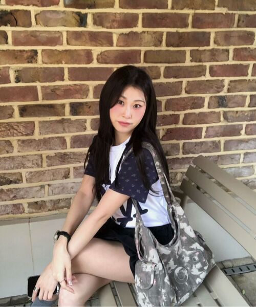 ROGIN N ROSIE(ロギンエンロージー)の「NY Flower Point Ragian T-Shirt Navy(Tシャツ/カットソー・レディース・その他・SMALL/MEDIUM)」の9枚目の写真