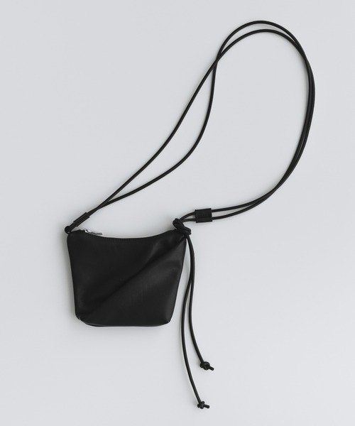 remer(リメール)の「アジャスタブルミニレザーバッグ / Adjustable Mini Leather Bag(ショルダーバッグ・メンズ・ブラック・FREE)」の9枚目の写真