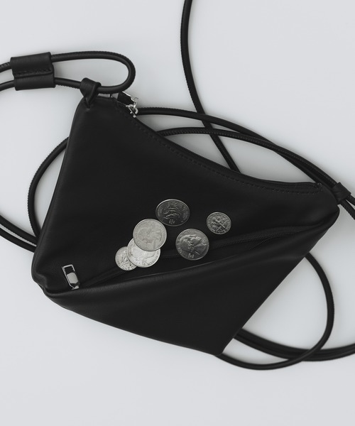 remer(リメール)の「アジャスタブルミニレザーバッグ / Adjustable Mini Leather Bag(ショルダーバッグ・メンズ・ブラック・FREE)」の7枚目の写真