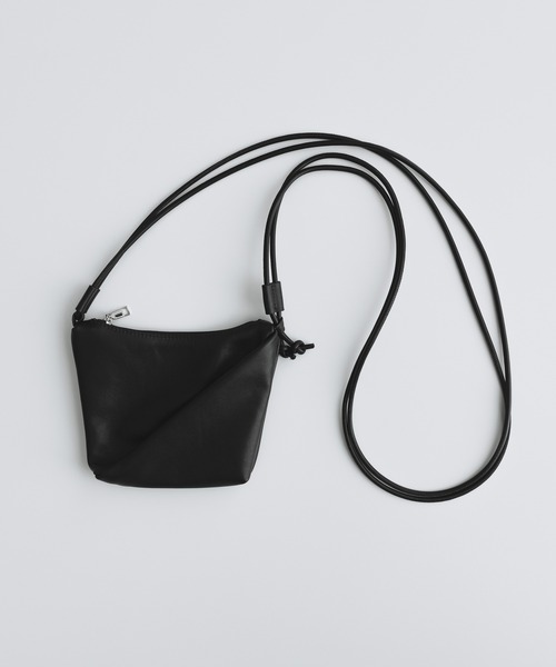 remer(リメール)の「アジャスタブルミニレザーバッグ / Adjustable Mini Leather Bag(ショルダーバッグ・メンズ・ブラック・FREE)」の10枚目の写真