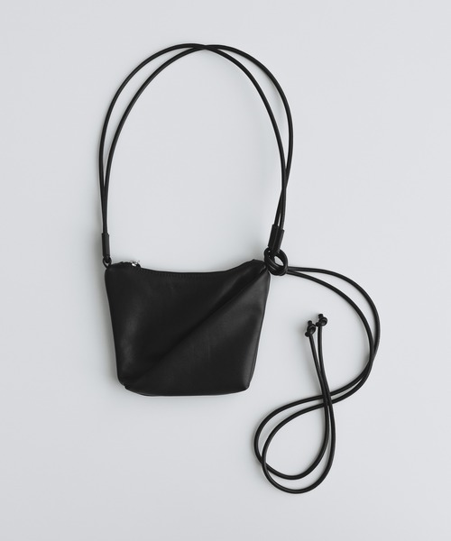 remer(リメール)の「アジャスタブルミニレザーバッグ / Adjustable Mini Leather Bag(ショルダーバッグ・メンズ・ブラック・FREE)」の11枚目の写真