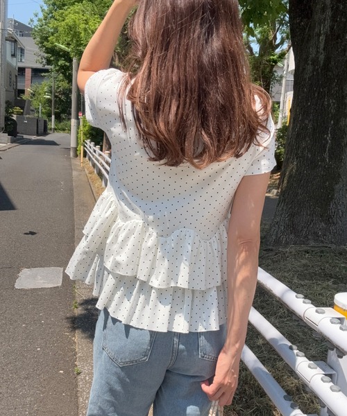 junoah（ジュノア）の「ドットヘンリーネックペプラムトップス（Tシャツ/カットソー・レディース・グレー/ホワイト/ブラック・SMALL/MEDIUM/LARGE）」の6枚目の写真
