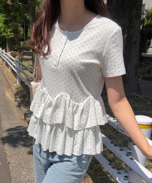 junoah（ジュノア）の「ドットヘンリーネックペプラムトップス（Tシャツ/カットソー・レディース・グレー/ホワイト/ブラック・SMALL/MEDIUM/LARGE）」の7枚目の写真