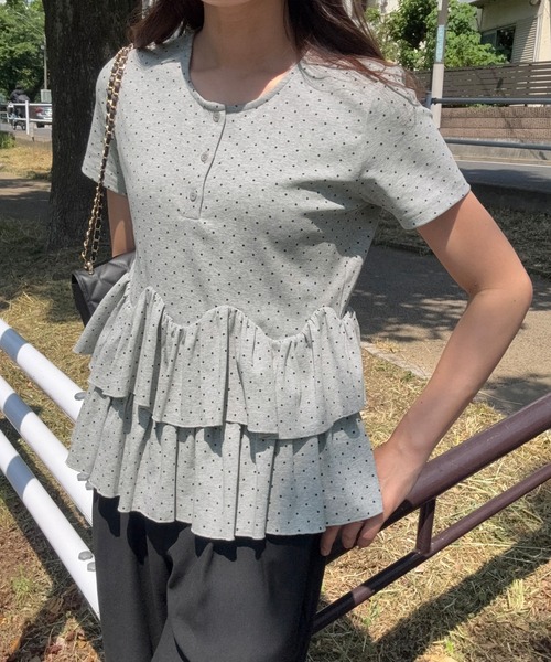 junoah（ジュノア）の「ドットヘンリーネックペプラムトップス（Tシャツ/カットソー・レディース・グレー/ホワイト/ブラック・SMALL/MEDIUM/LARGE）」の12枚目の写真