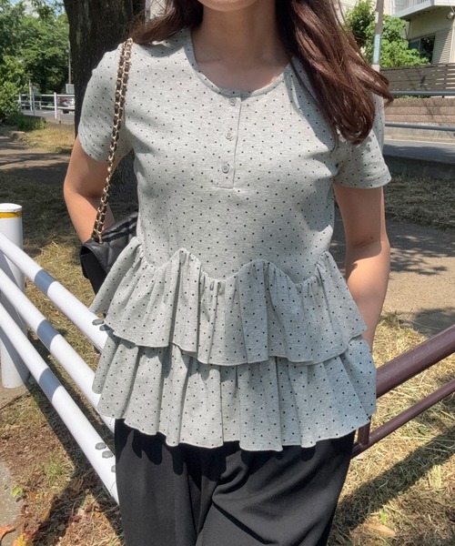 junoah（ジュノア）の「ドットヘンリーネックペプラムトップス（Tシャツ/カットソー・レディース・グレー/ホワイト/ブラック・SMALL/MEDIUM/LARGE）」の15枚目の写真
