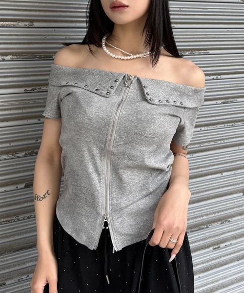 lilful(リルフル)の「【26年春夏新作】スタッズポイント オフショルダー ダブルジップトップス(Tシャツ/カットソー・レディース・グレー/ブラック/ホワイト・F)」の7枚目の写真