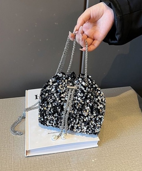 Beststore（ベストストア）の「輝くスパンコールが華やかな巾着型チェーンショルダーバッグ チェーンミニバッグ（ショルダーバッグ・レディース・ブラック/シルバー・FREE）」の7枚目の写真