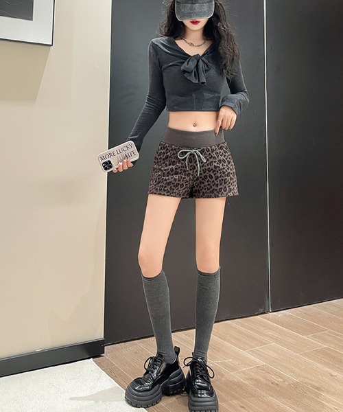 2ly2(トゥーリートゥー)の「レオパード ショートパンツ ヒョウ柄 ウエストゴム ミニ丈 韓国 ストリート カジュアル(その他パンツ・レディース・グレー/ブラウン・FREE)」の13枚目の写真