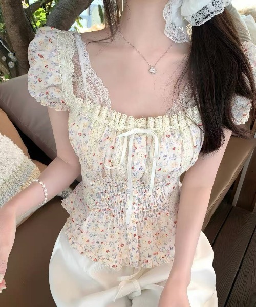 AsRiRe(アスリレイ)の「26ss スクエアネックパフスリーブペプラムブラウス(シャツ/ブラウス・レディース・ホワイト/アイボリー・M)」の2枚目の写真
