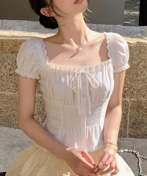 AsRiRe(アスリレイ)の「26ss スクエアネックパフスリーブペプラムブラウス(シャツ/ブラウス・レディース・ホワイト/アイボリー・M)」の1枚目の写真