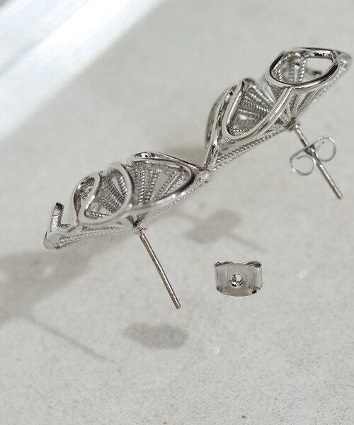 FREAK'S STORE(フリークスストア)の「限定展開 ニュアンス フラワー ピアス(ピアス(両耳用)・レディース・ゴールド/シルバー・ONE SIZE)」の14枚目の写真