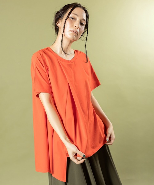 OSMOSIS(オズモーシス)の「アシンメトリーフレアープルオーバー(Tシャツ/カットソー・レディース・ブラック/ホワイト/ネイビー/オレンジ・ONE SIZE)」の4枚目の写真