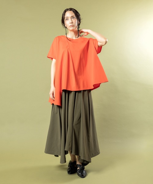 OSMOSIS(オズモーシス)の「アシンメトリーフレアープルオーバー(Tシャツ/カットソー・レディース・ブラック/ホワイト/ネイビー/オレンジ・ONE SIZE)」の5枚目の写真