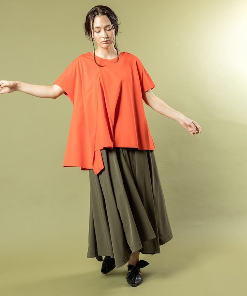 OSMOSIS(オズモーシス)の「アシンメトリーフレアープルオーバー(Tシャツ/カットソー・レディース・ブラック/ホワイト/ネイビー/オレンジ・ONE SIZE)」の6枚目の写真