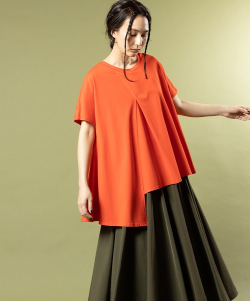 OSMOSIS(オズモーシス)の「アシンメトリーフレアープルオーバー(Tシャツ/カットソー・レディース・ブラック/ホワイト/ネイビー/オレンジ・ONE SIZE)」の11枚目の写真