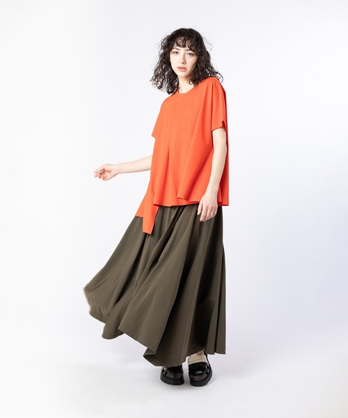 OSMOSIS(オズモーシス)の「アシンメトリーフレアープルオーバー(Tシャツ/カットソー・レディース・ブラック/ホワイト/ネイビー/オレンジ・ONE SIZE)」の13枚目の写真