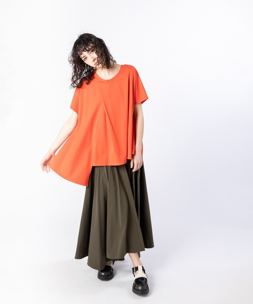 OSMOSIS(オズモーシス)の「アシンメトリーフレアープルオーバー(Tシャツ/カットソー・レディース・ブラック/ホワイト/ネイビー/オレンジ・ONE SIZE)」の14枚目の写真