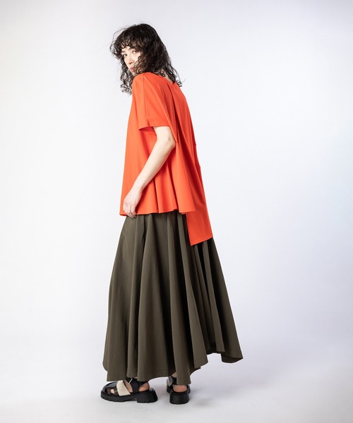 OSMOSIS(オズモーシス)の「アシンメトリーフレアープルオーバー(Tシャツ/カットソー・レディース・ブラック/ホワイト/ネイビー/オレンジ・ONE SIZE)」の15枚目の写真