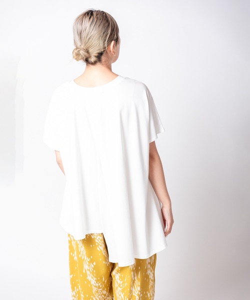 OSMOSIS(オズモーシス)の「アシンメトリーフレアープルオーバー(Tシャツ/カットソー・レディース・ブラック/ホワイト/ネイビー/オレンジ・ONE SIZE)」の20枚目の写真