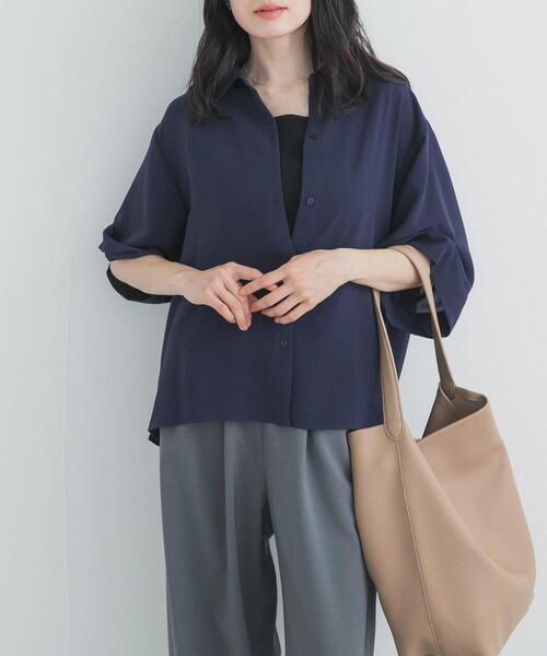 URBAN RESEARCH DOORS（アーバンリサーチドアーズ）の「タックスリーブシャツ（シャツ/ブラウス・レディース・ライトブルー/ネイビー/オフホワイト・FREE）」の3枚目の写真