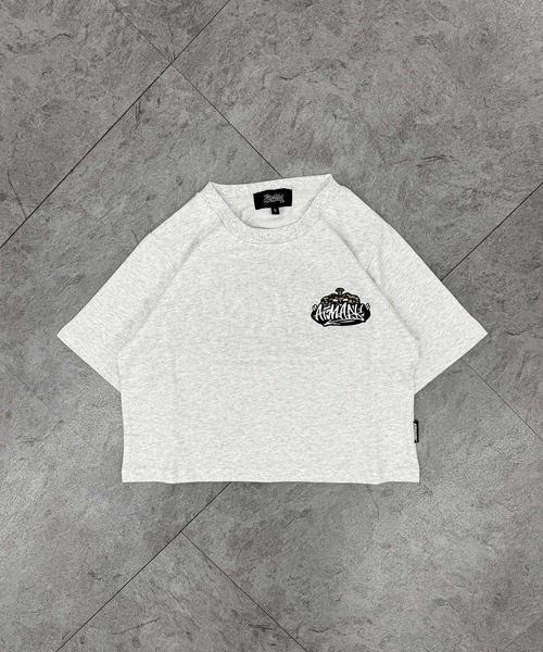 ATMARK(アットマーク)の「《3サイズ展開 / UNISEX 》ATMARK クラウンロゴサガラ刺繍半袖Tシャツ セットアップ可能(Tシャツ/カットソー・メンズ・ブラック系1/ブラック系3/ホワイト系1/ホワイト系2/ホワイト系3/ブラック系2・S/M/L)」の8枚目の写真
