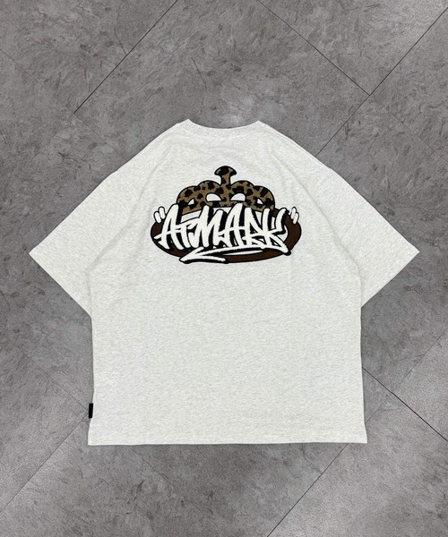 ATMARK(アットマーク)の「《3サイズ展開 / UNISEX 》ATMARK クラウンロゴサガラ刺繍半袖Tシャツ セットアップ可能(Tシャツ/カットソー・メンズ・ブラック系1/ブラック系3/ホワイト系1/ホワイト系2/ホワイト系3/ブラック系2・S/M/L)」の13枚目の写真