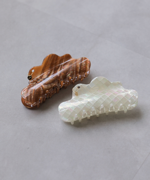 La TOTALITE(ラトータリテ)の「TRESSE/トレス neige big clip(その他小物・レディース・ホワイト/ブラウン・FREE)」の3枚目の写真