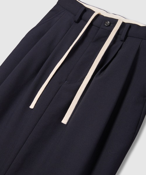 HOLIDAY（ホリデイ）の「WOOL DRAWSTRINGS 2TUCK SKIRT ウールドローストリングスツータックスカート（スカート・レディース・ダークネイビー・ONE SIZE）」の3枚目の写真