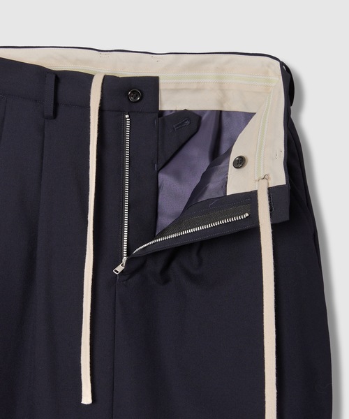 HOLIDAY（ホリデイ）の「WOOL DRAWSTRINGS 2TUCK SKIRT ウールドローストリングスツータックスカート（スカート・レディース・ダークネイビー・ONE SIZE）」の5枚目の写真