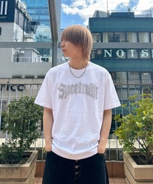 A'GEM/9 × .kom 『FREEDEE/フリーディー』ラインストーンロゴ 短丈Tシャツ