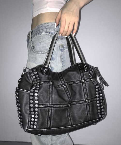 THEAIRTOWN(ジエアタウン)の「stud circle bag(ショルダーバッグ・レディース・ブラック・FREE)」の1枚目の写真