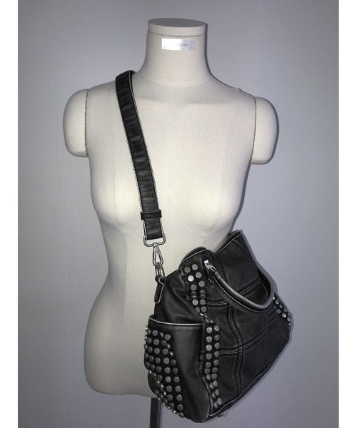 THEAIRTOWN(ジエアタウン)の「stud circle bag(ショルダーバッグ・レディース・ブラック・FREE)」の2枚目の写真