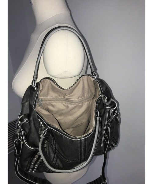 THEAIRTOWN(ジエアタウン)の「stud circle bag(ショルダーバッグ・レディース・ブラック・FREE)」の3枚目の写真