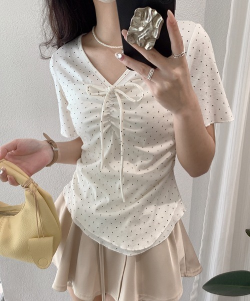 MELT(メルト)の「ドット柄シャーリングリボン半袖トップス/ハーフスリーブ(Tシャツ/カットソー・レディース・グレー/ホワイト・FREE)」の1枚目の写真