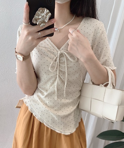 MELT(メルト)の「ドット柄シャーリングリボン半袖トップス/ハーフスリーブ(Tシャツ/カットソー・レディース・グレー/ホワイト・FREE)」の4枚目の写真