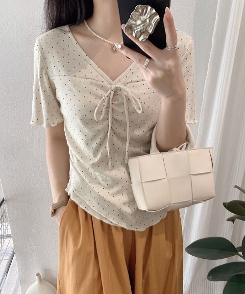 MELT(メルト)の「ドット柄シャーリングリボン半袖トップス/ハーフスリーブ(Tシャツ/カットソー・レディース・グレー/ホワイト・FREE)」の5枚目の写真