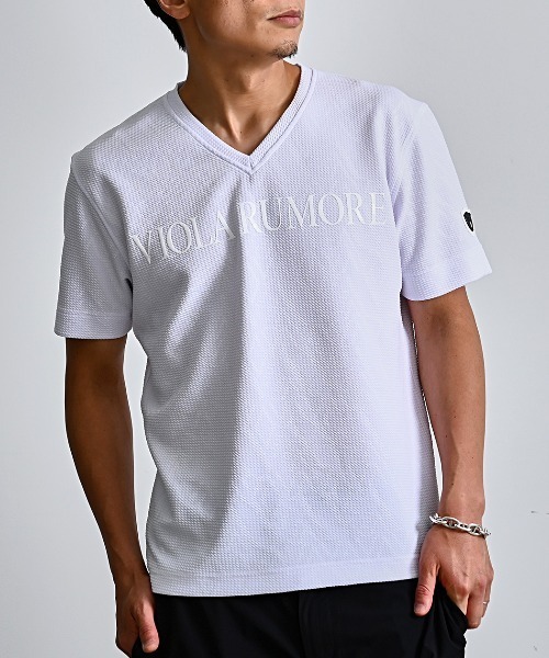 VIOLA(ヴィオラ)の「『VIOLA rumore/ヴィオラ ルモーレ』ジャガードプリントVネックTシャツ(Tシャツ/カットソー・メンズ・オフホワイト/ブラック・M/L/LL)」の1枚目の写真