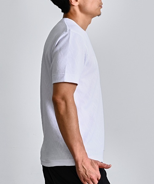 VIOLA(ヴィオラ)の「『VIOLA rumore/ヴィオラ ルモーレ』ジャガードプリントVネックTシャツ(Tシャツ/カットソー・メンズ・オフホワイト/ブラック・M/L/LL)」の3枚目の写真