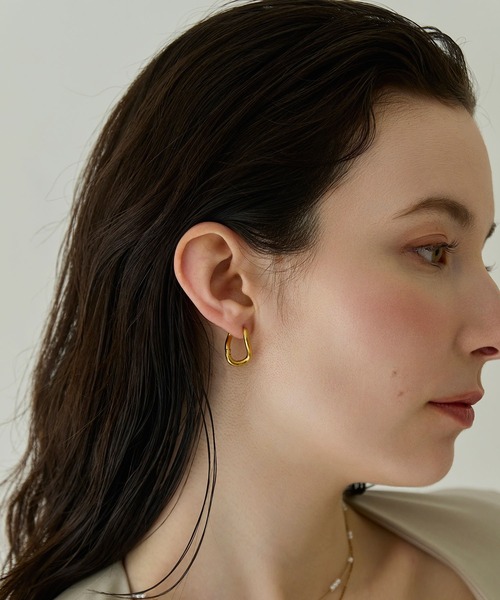 Phoebe(フィービィー)の「【金属アレルギー対応】デイリーニュアンスフープピアス ステンレス(ピアス(両耳用)・レディース・シルバー/イエローゴールド・FREE)」の11枚目の写真
