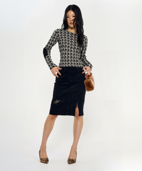 WORLDDILEMA（ワールドジレンマ）の「SLIT CORDUROY PENCIL SKIRTS (BLACK)（スカート・レディース・ブラック・44）」の3枚目の写真