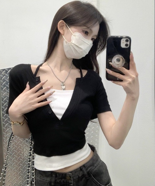 gossip!ロサンゼルス(ゴシップロサンゼルス)の「【Y2Kガーリー】 バイカラーレイヤード風リブカットソー(Tシャツ/カットソー・レディース・ブラック・M)」の6枚目の写真